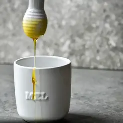 Meleira de Cerâmica Com Colher Branca