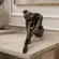 Escultura Resinada Pequena Mulher Sentada