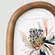 Porta-Retrato Pequeno Decorativo com Moldura Orgânica e Estampa Floral
